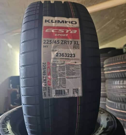 Kumho 225/45 ZR17 XL