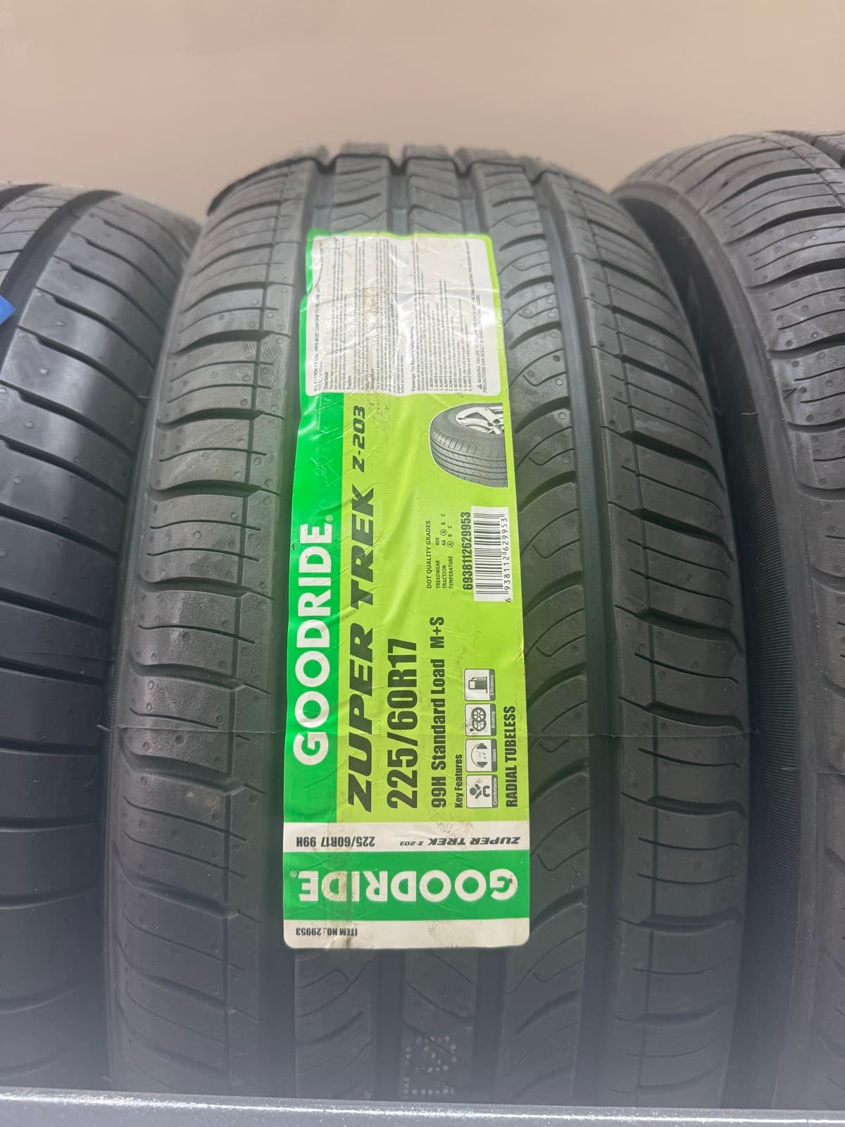 GoodRide Zuper Trek 225/60 R17