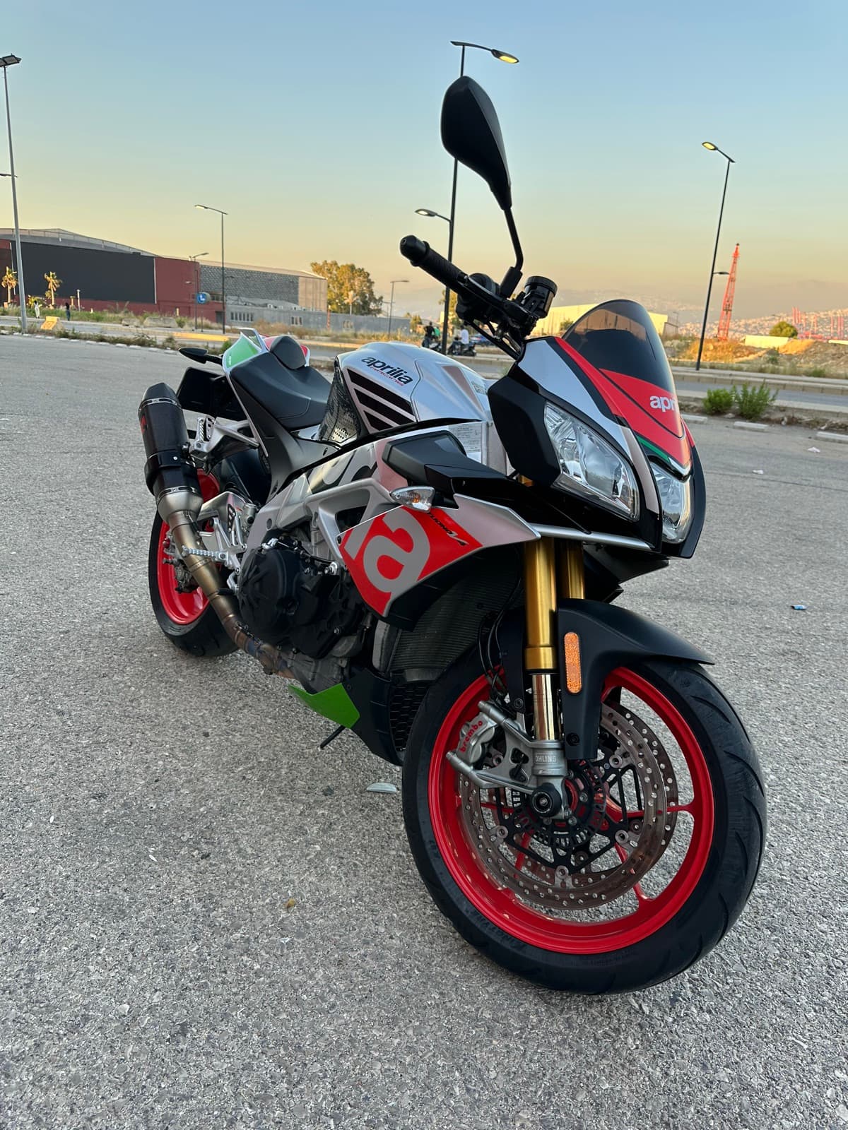 Aprilia Tuono V4