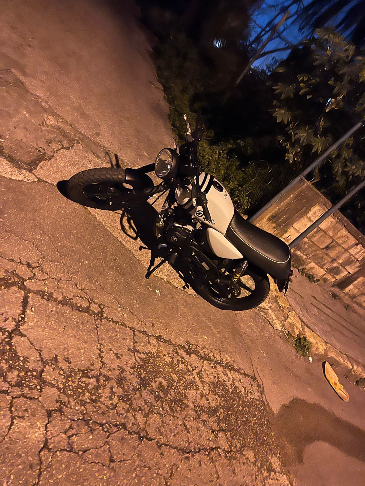 Bajaj Boxer B Retro