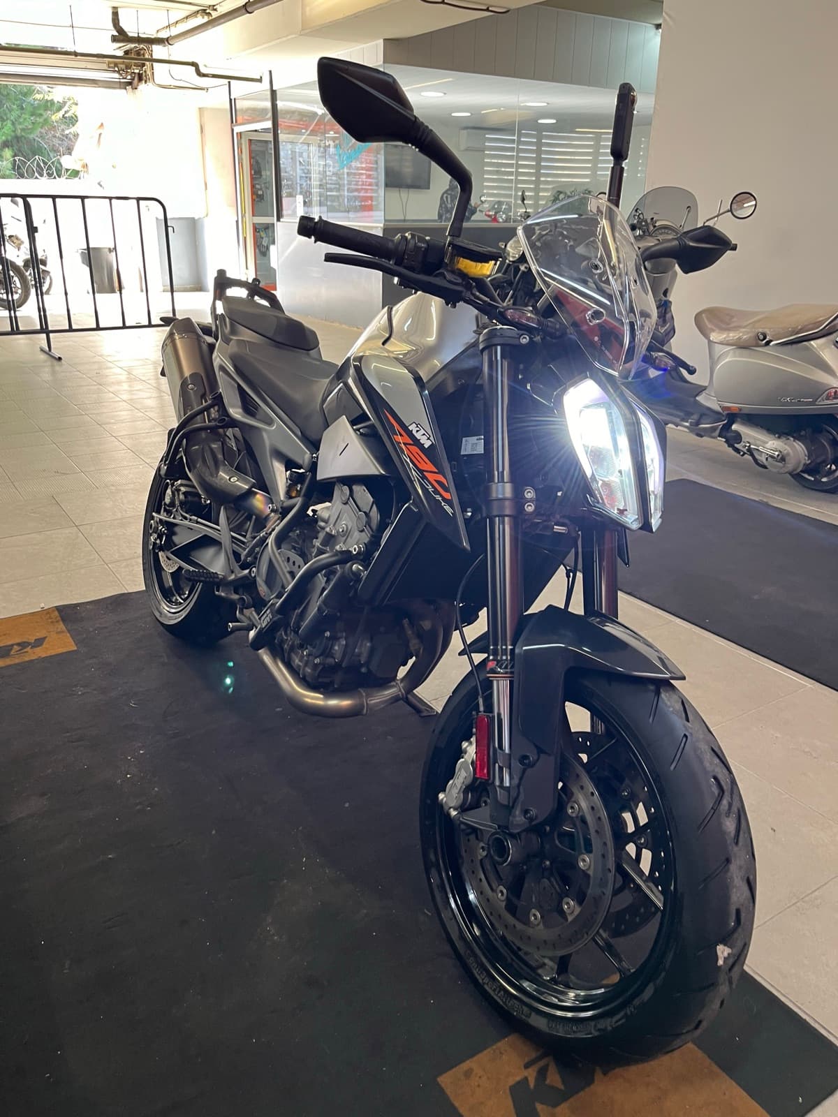 KTM Duke 790