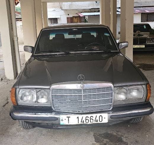 Mercedes-Benz E 230