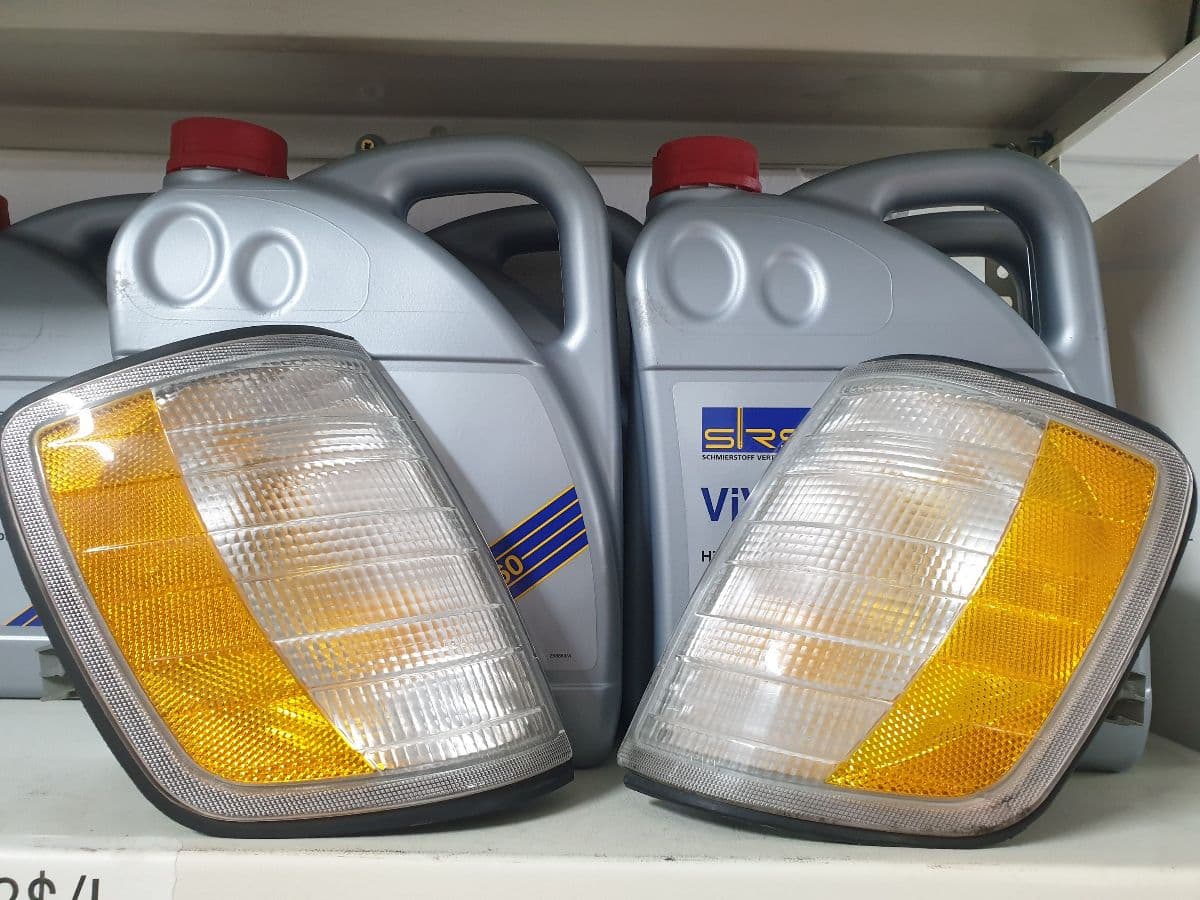 W124 US spec front turn signal
