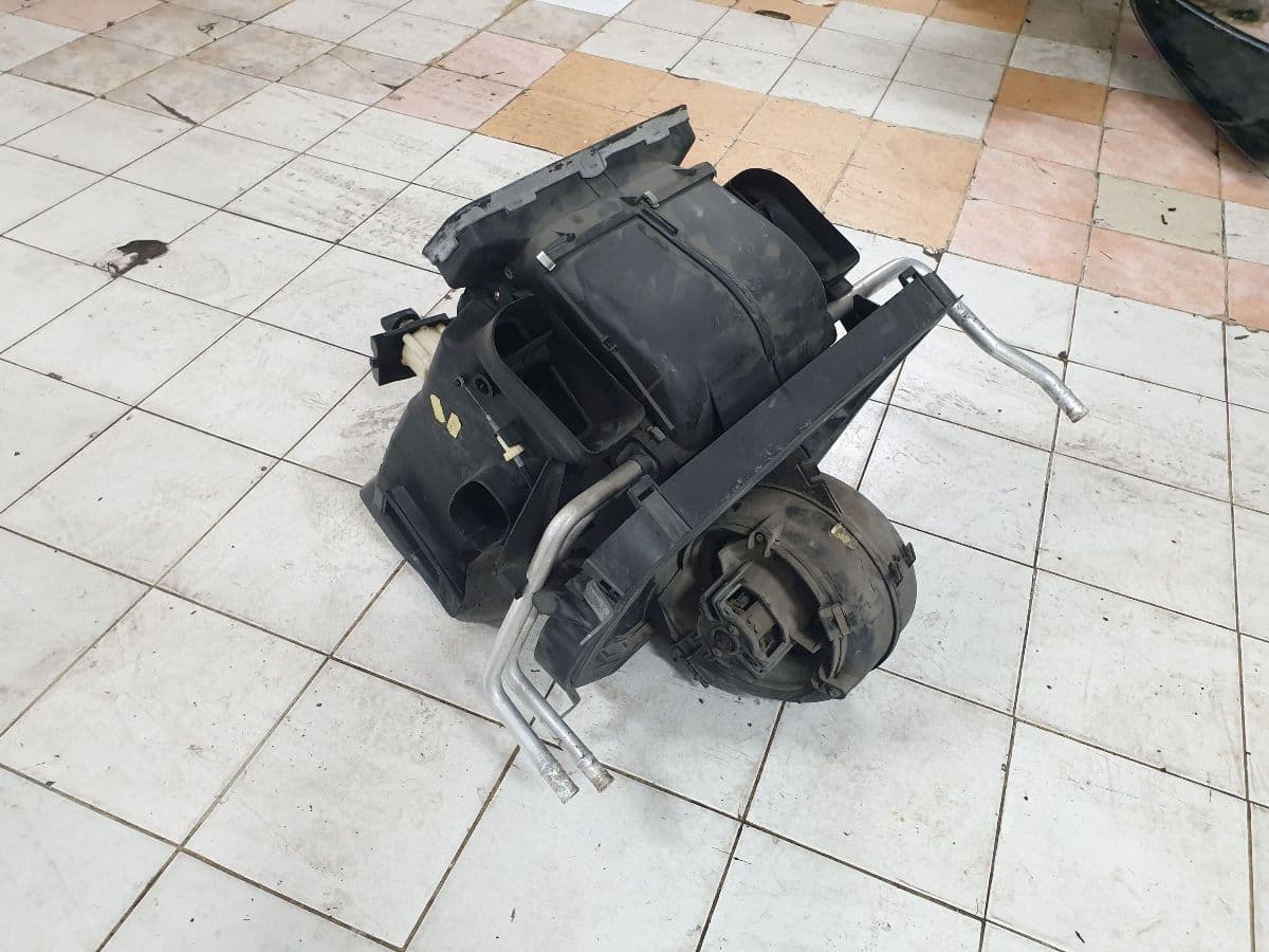 W124 heater core with air blower