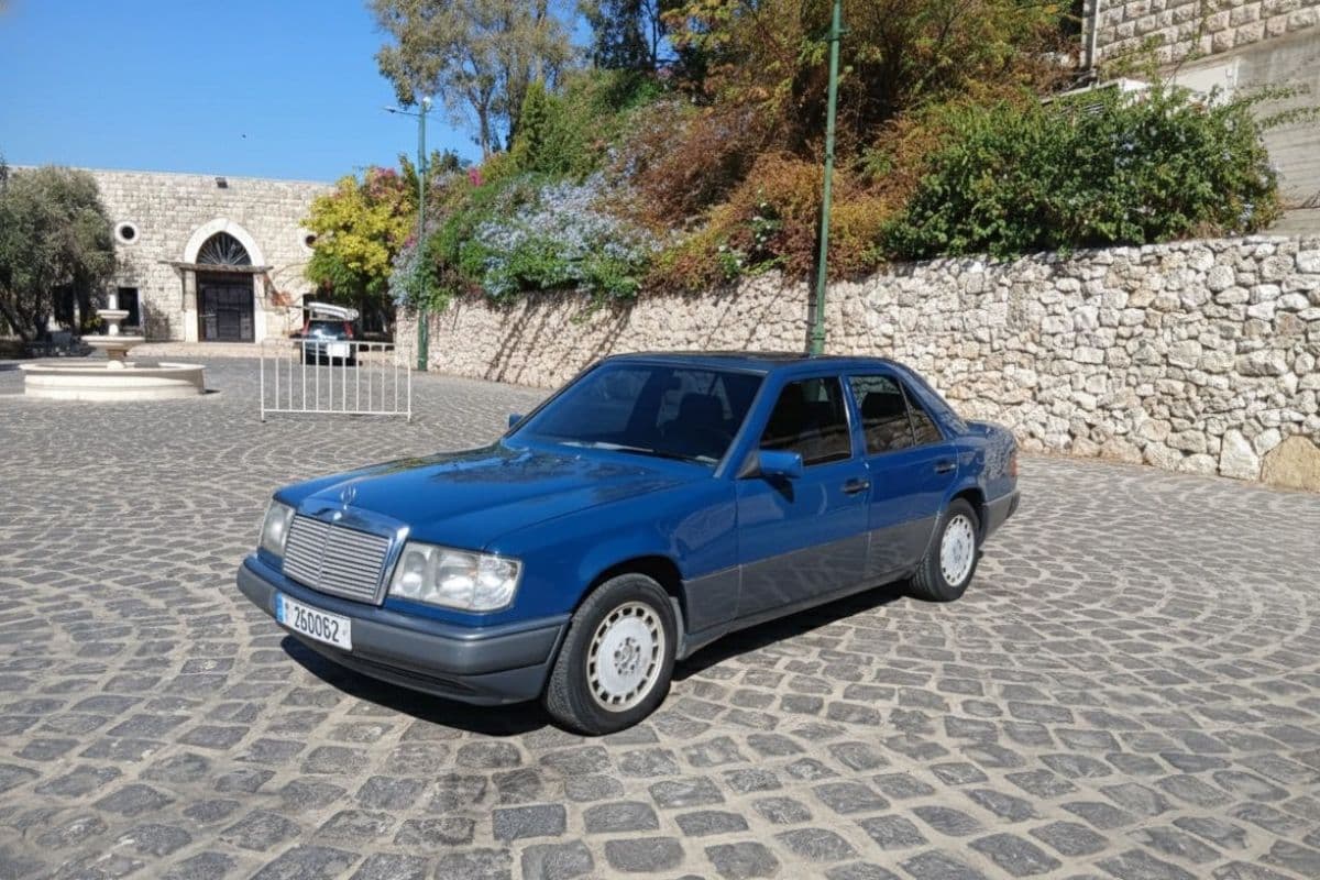 Mercedes-Benz E260