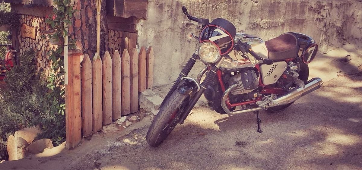 Moto Guzzi V7 Racer