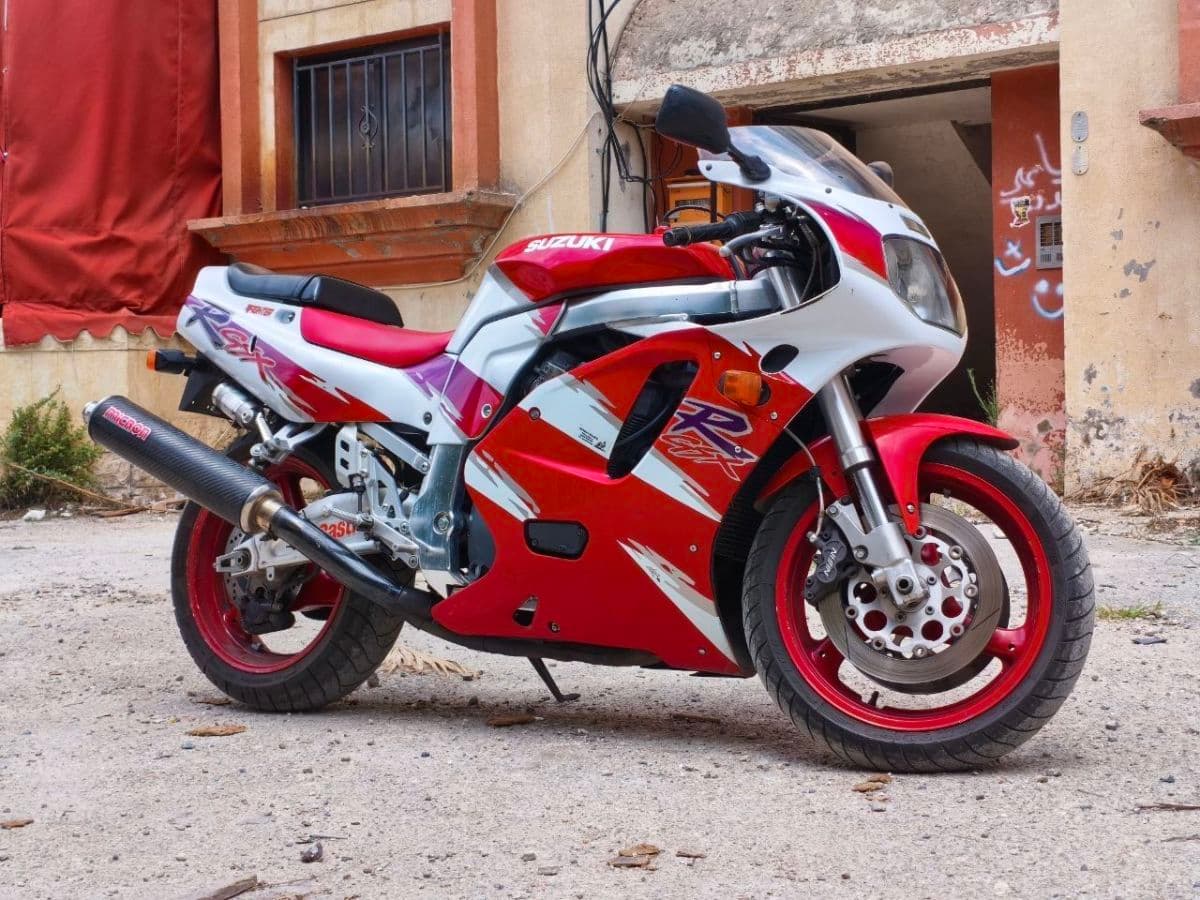 Suzuki GSX-R750 2500