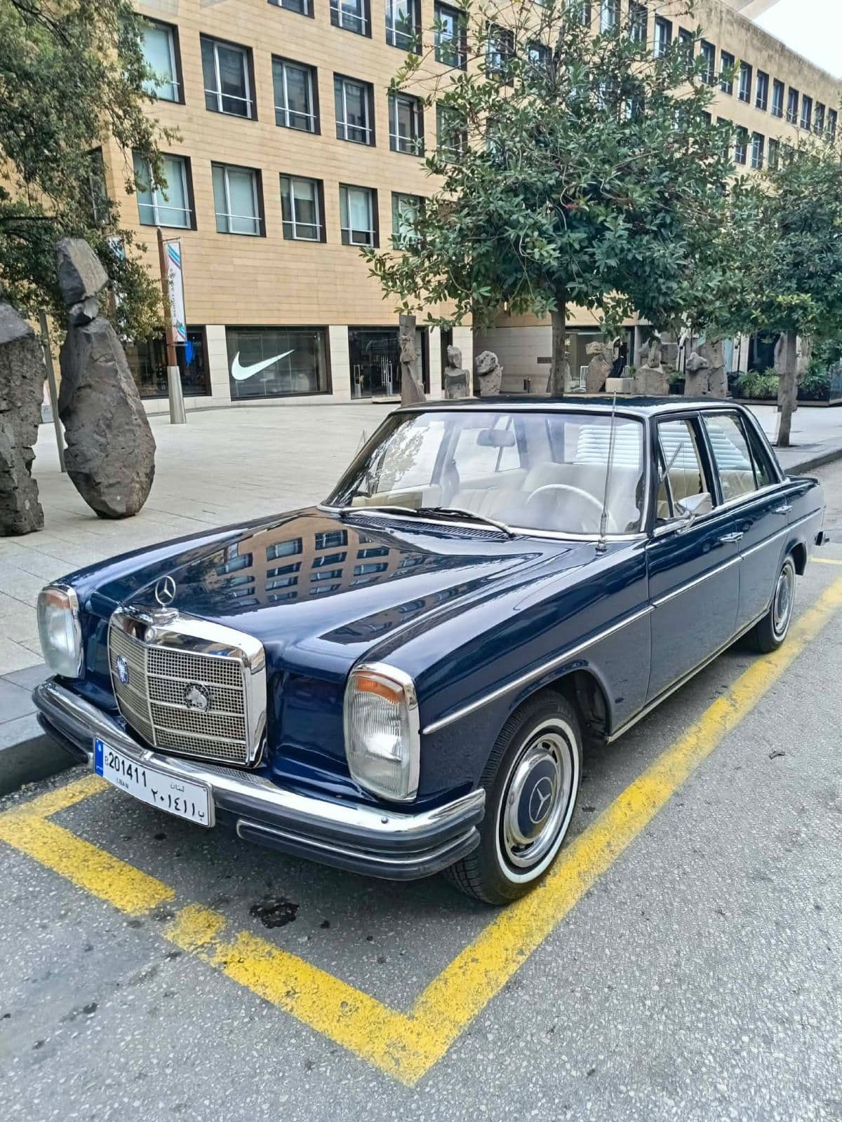 Mercedes-Benz 220