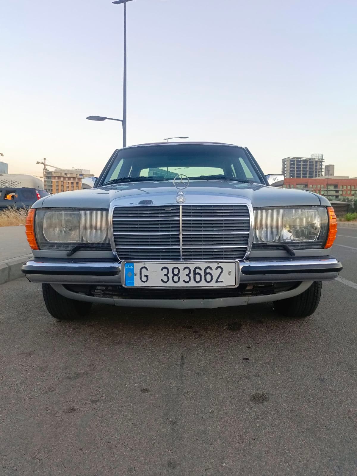 Mercedes-Benz 230E