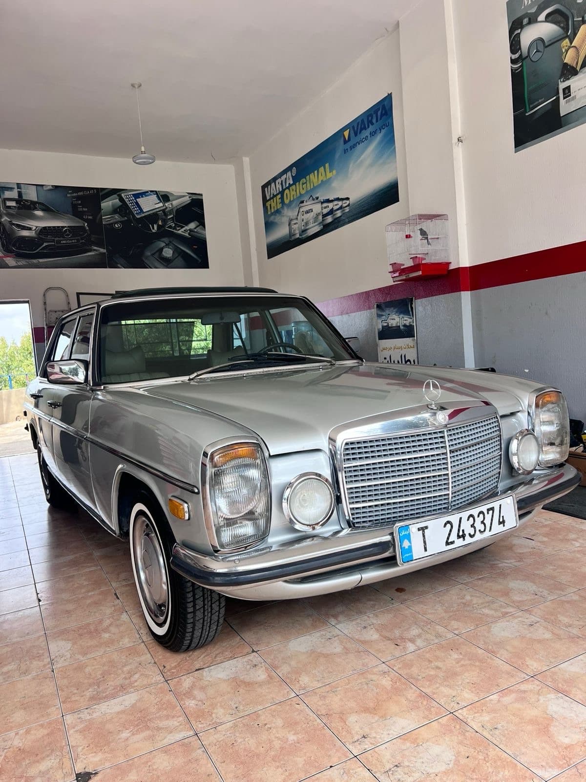 Mercedes-Benz 200E