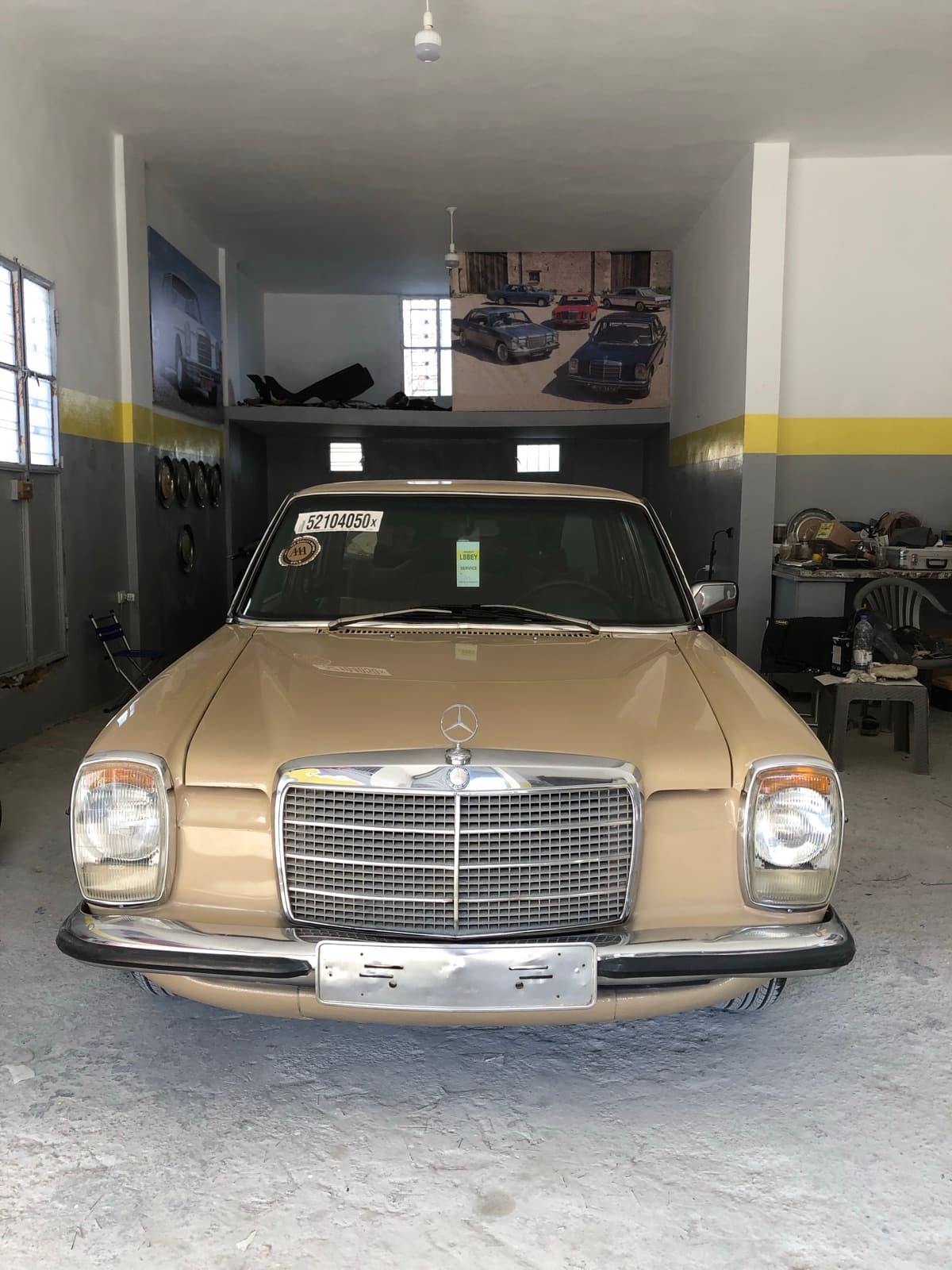 Mercedes-Benz 230E