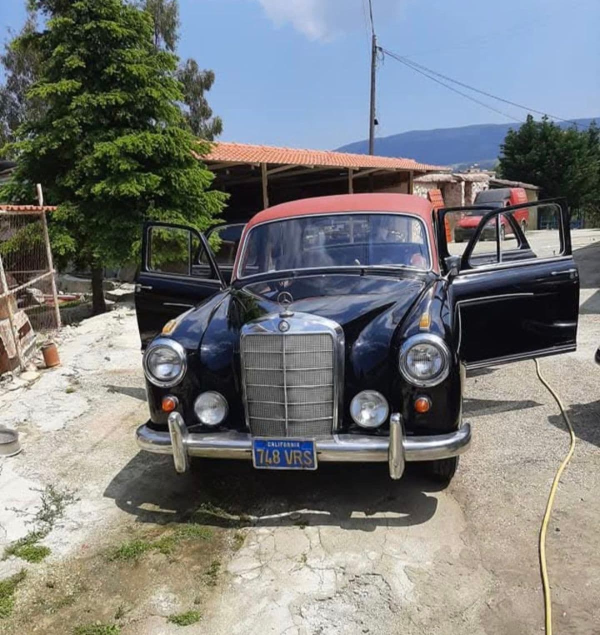 Mercedes-Benz 219