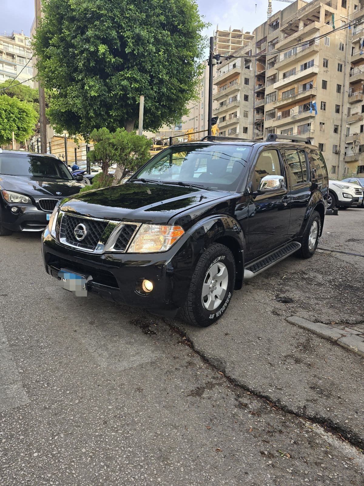 Nissan Pathfinder SE 4x4 (Rymco Source)