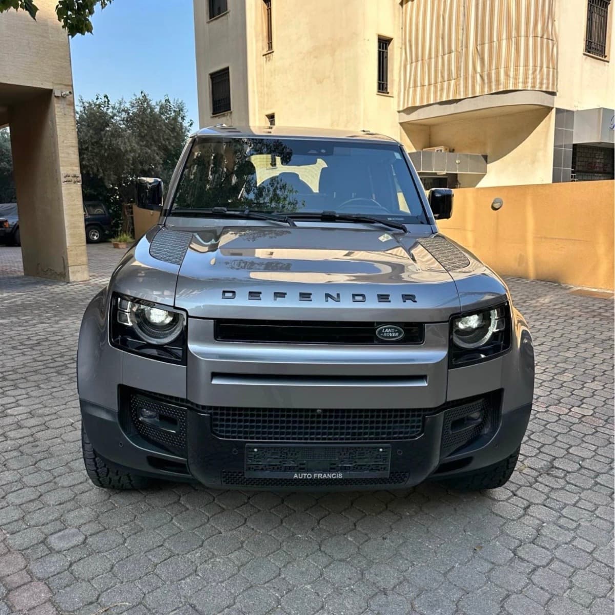 Land Rover Defender P400