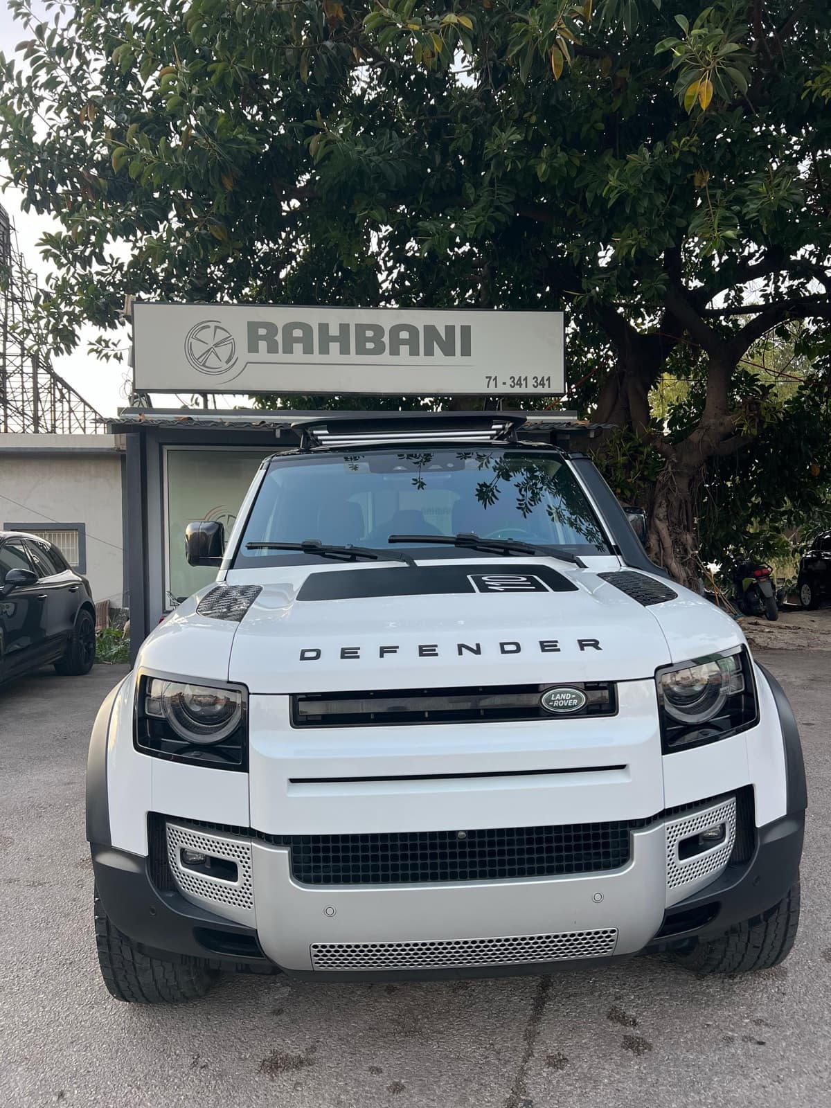Land Rover Defender 110