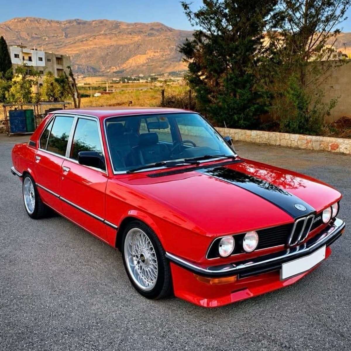 BMW E12 520i
