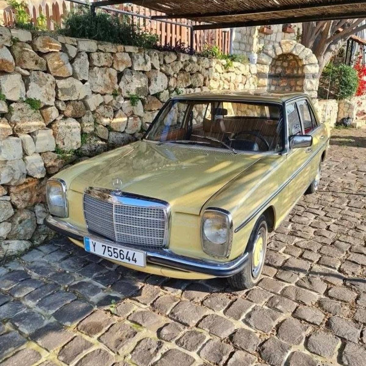1974 Mercedes-Benz E 200