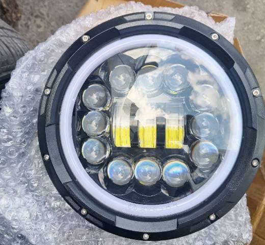 Head lights fit on wrangler; Pajero : Suzuki samurai ; lada . And it's universal