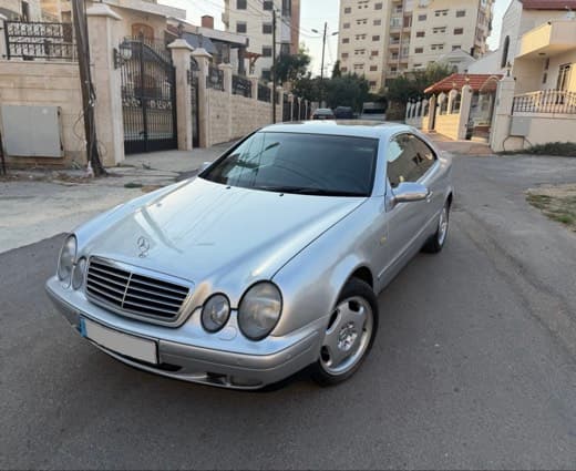 Mercedes-Benz CLK320