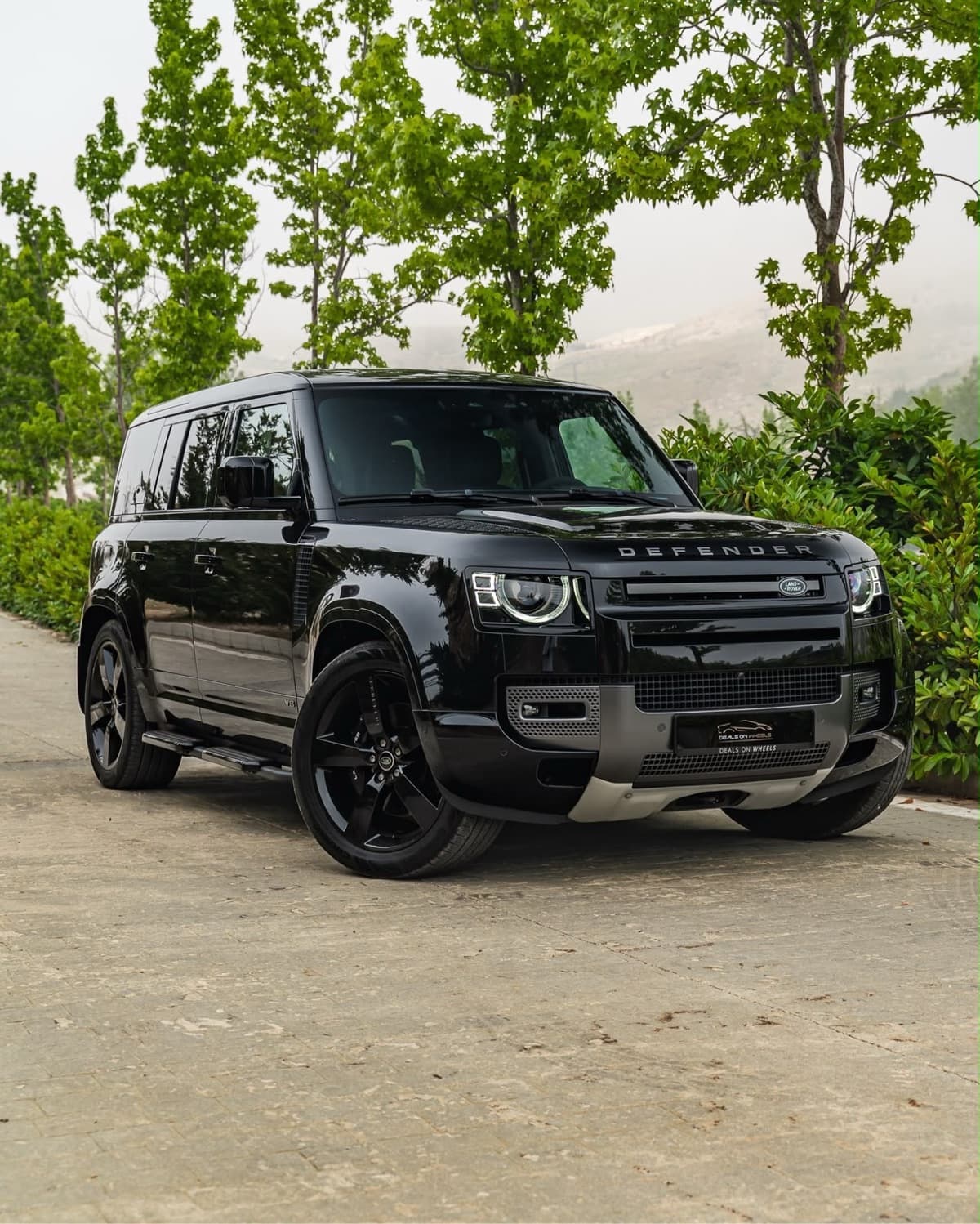 2023 Land Rover Defender V8