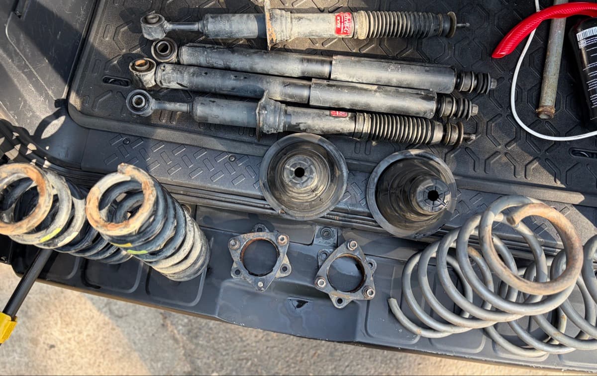 Toyota FJ Cruiser Suspension + 1.5" Front Leveling Kit