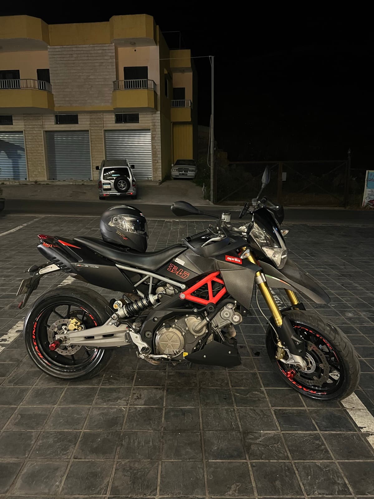 Aprilia Dorsoduro 750 supermoto