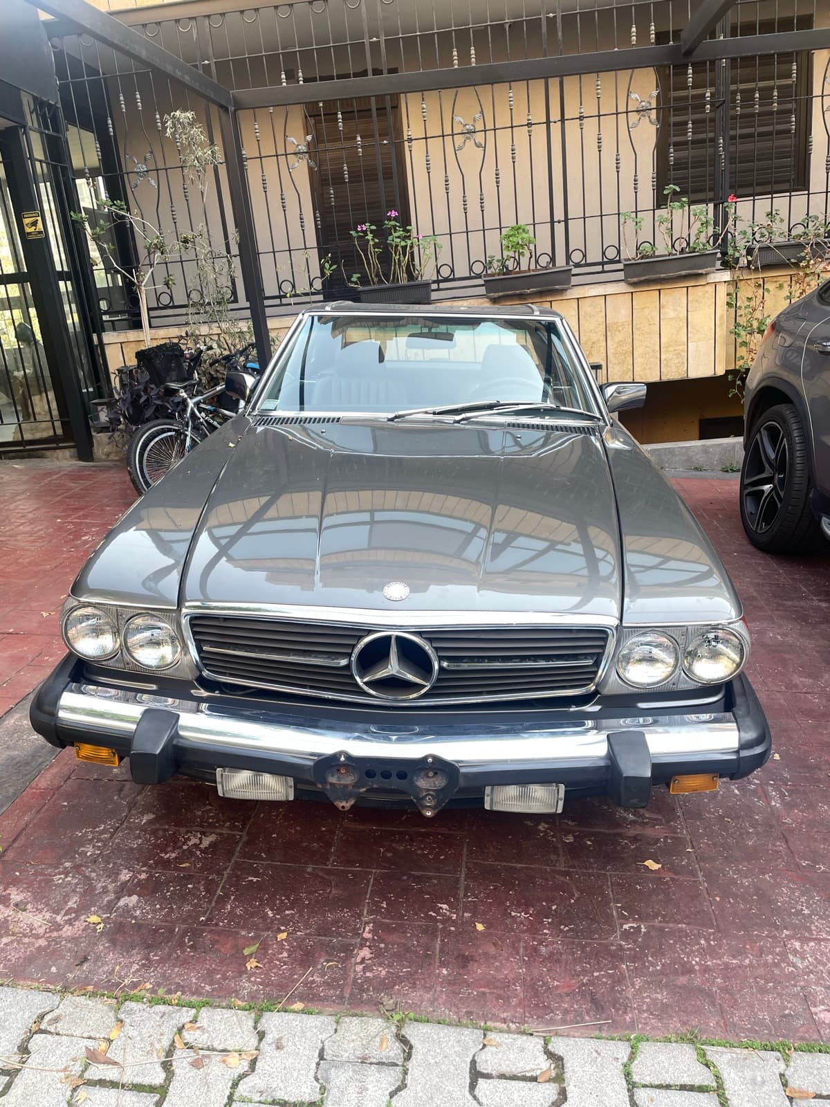 Mercedes-Benz 560SL