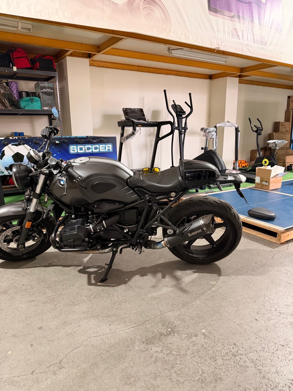 BMW R nineT