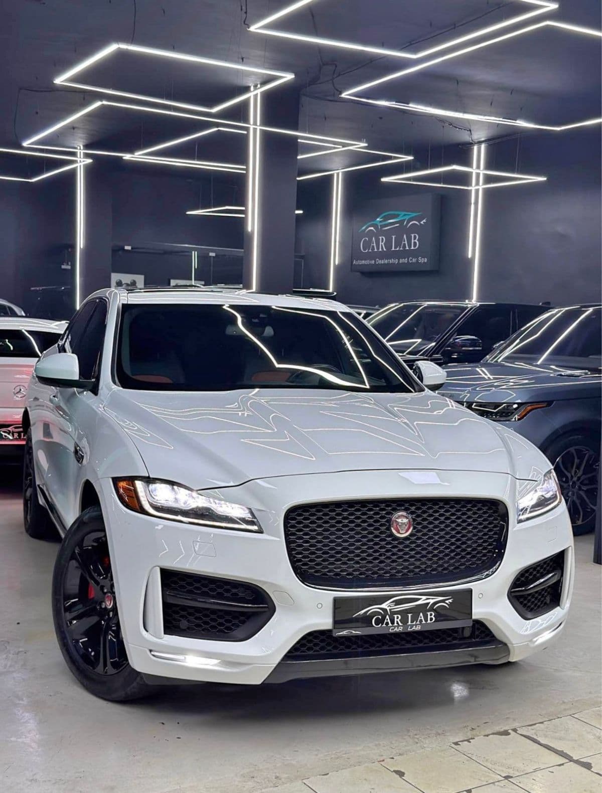 Jaguar F-PACE R Sport V4