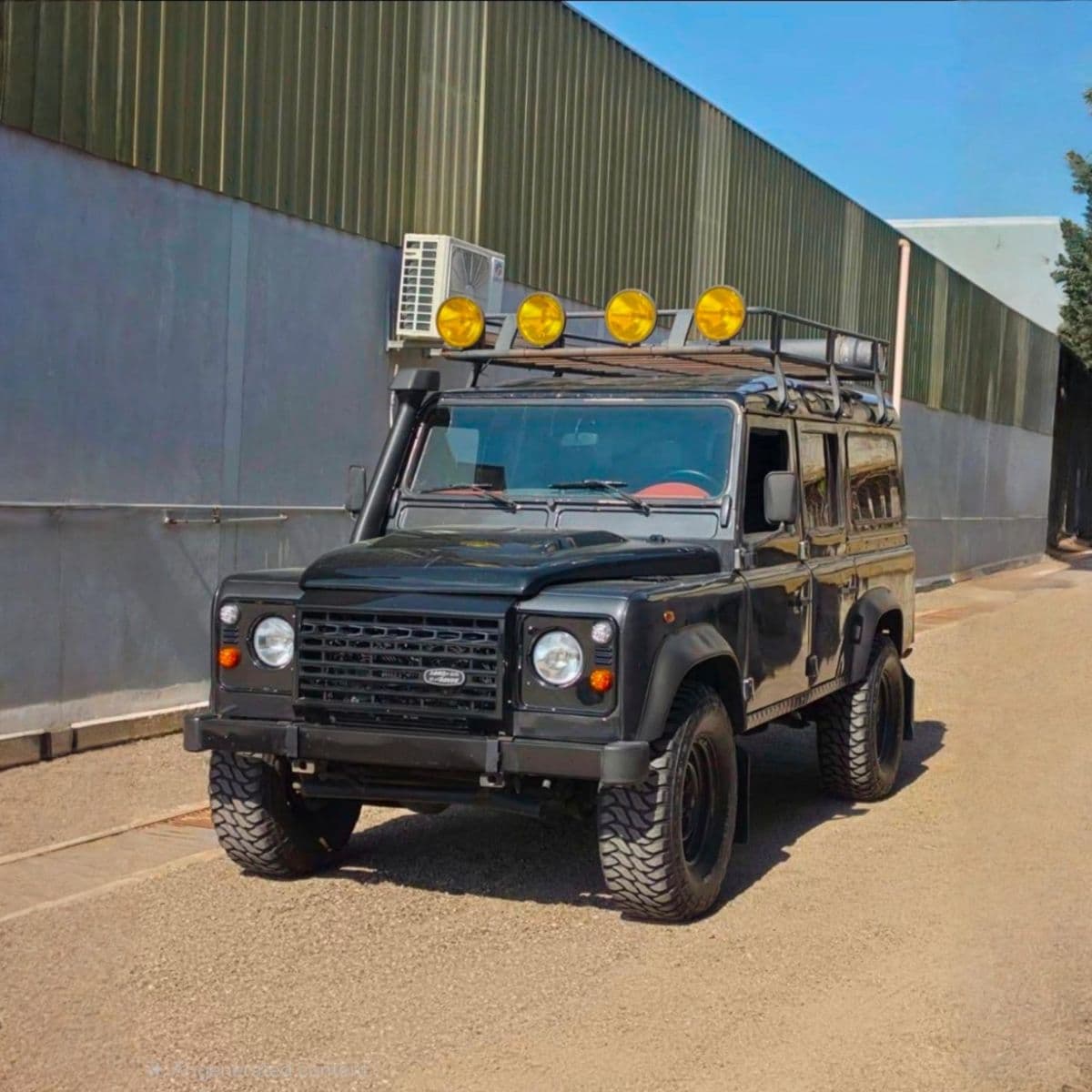 Land Rover Defender 110