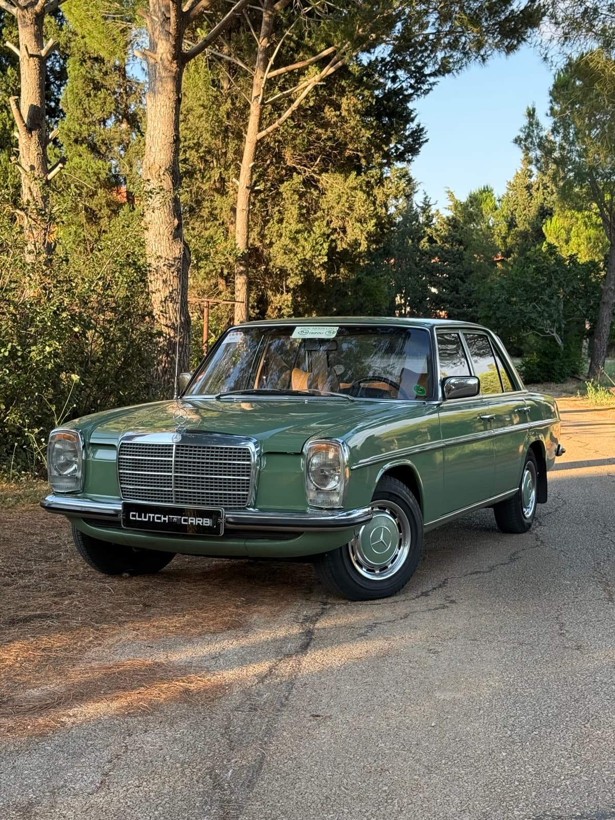 Mercedes-Benz 200 W115