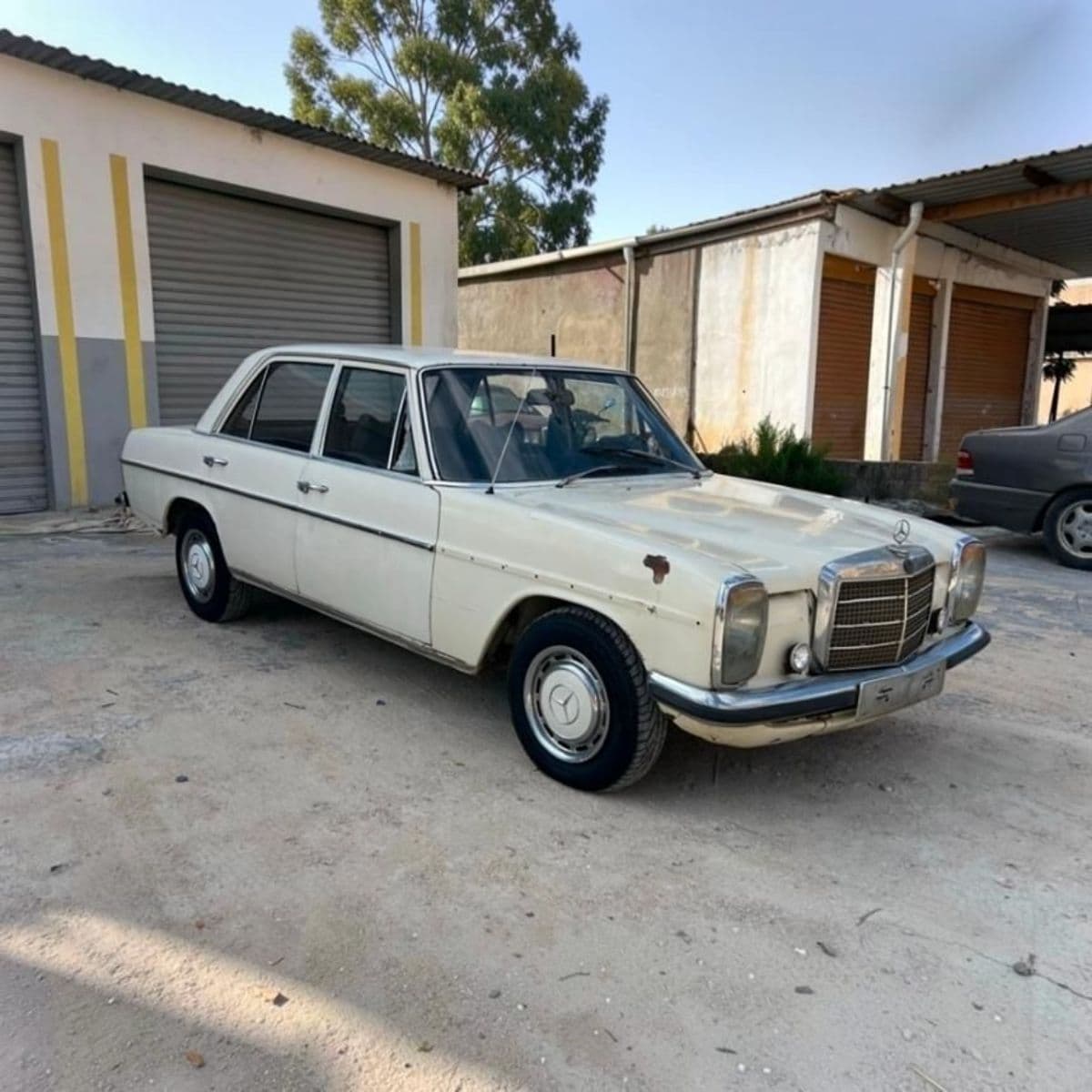 Mercedes-Benz 220