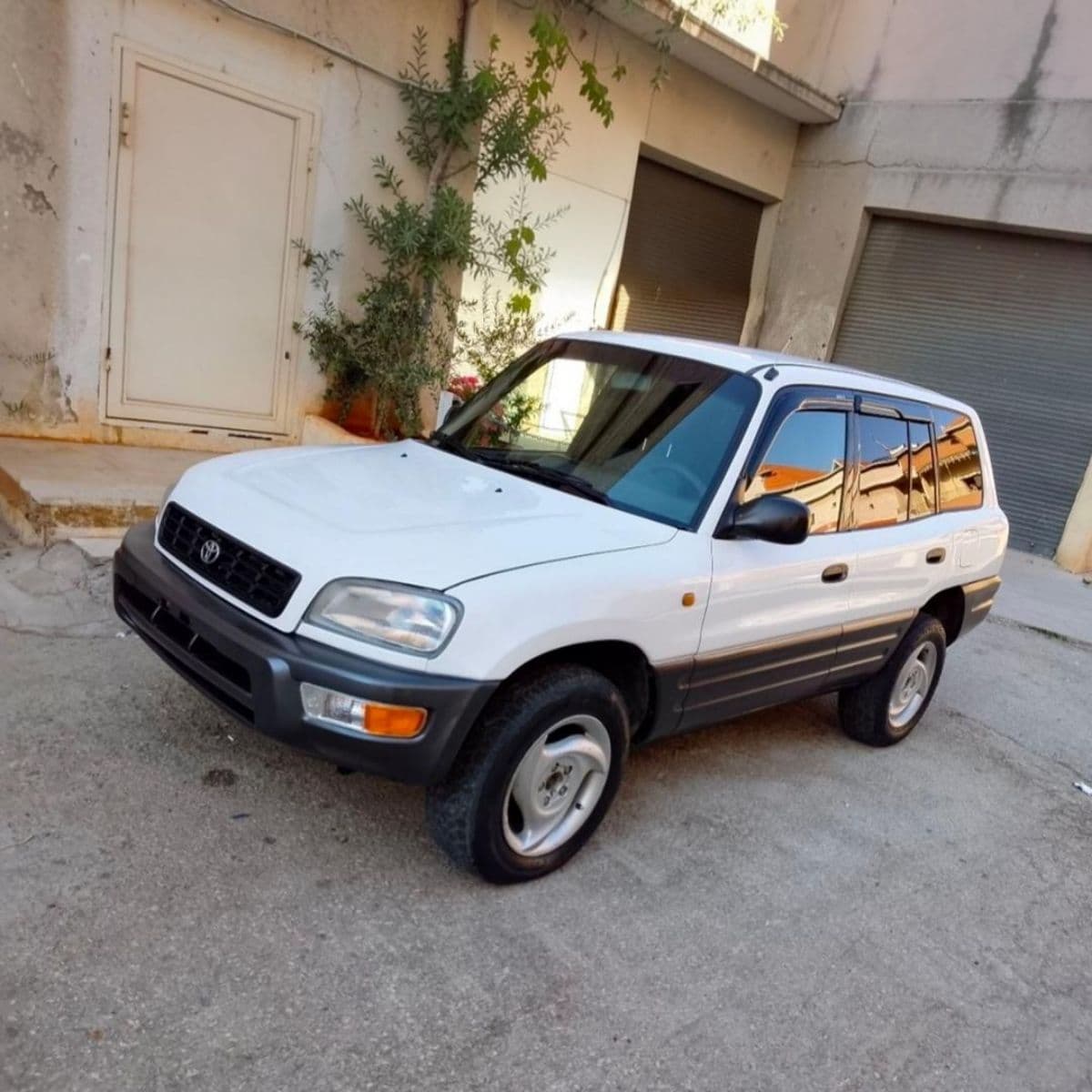 Toyota RAV4 LE