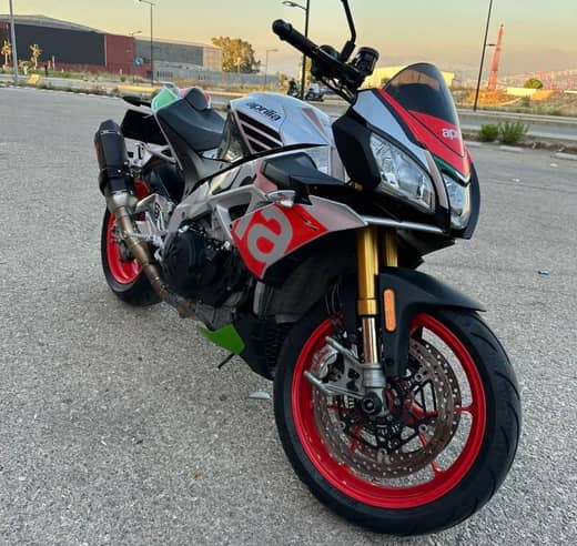 Aprilia Tuono V4