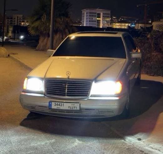 Mercedes-Benz 400SE