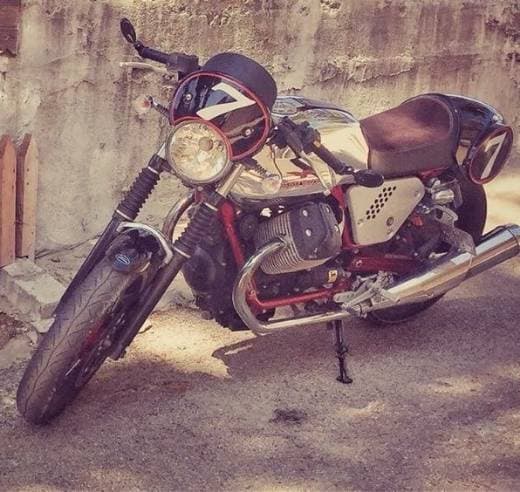 Moto Guzzi V7 Racer