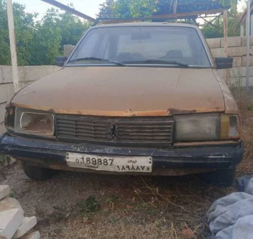 Peugeot 305