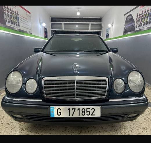 Mercedes-Benz E 320