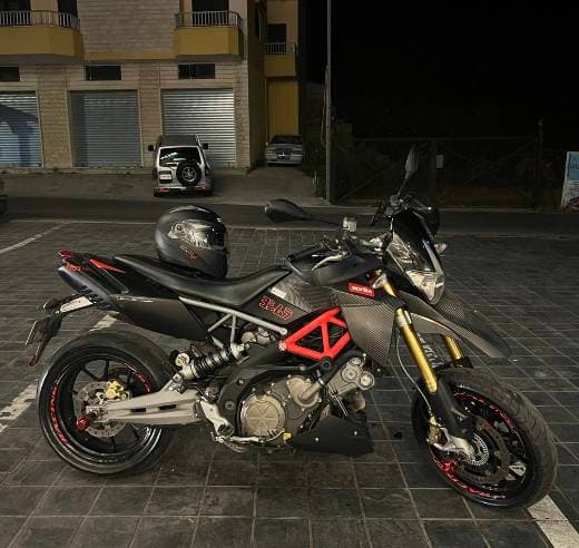 Aprilia Dorsoduro 750 supermoto