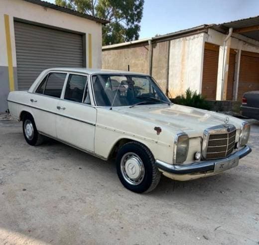 Mercedes-Benz 220