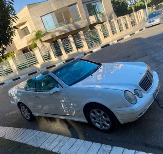 Mercedes-Benz CLK320