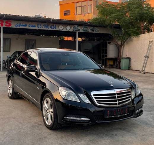 Mercedes-Benz E200