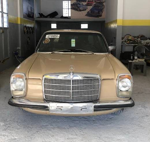 Mercedes-Benz 230E