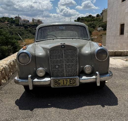 Mercedes-Benz 220