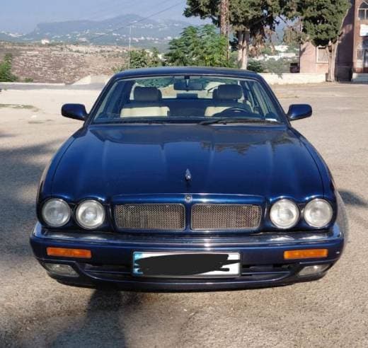 Jaguar XJR