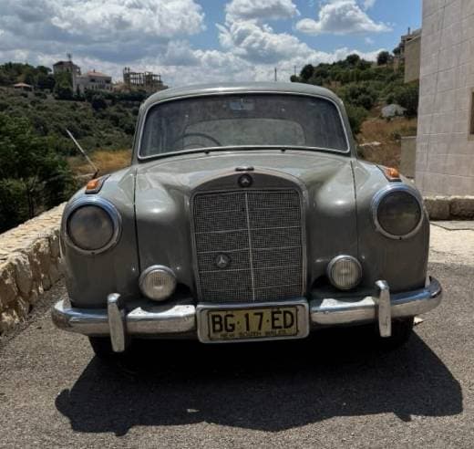 Mercedes-Benz 220S