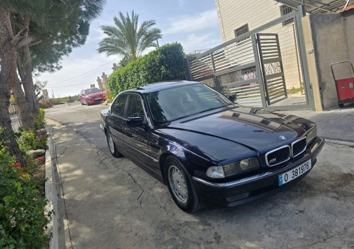 BMW 735i