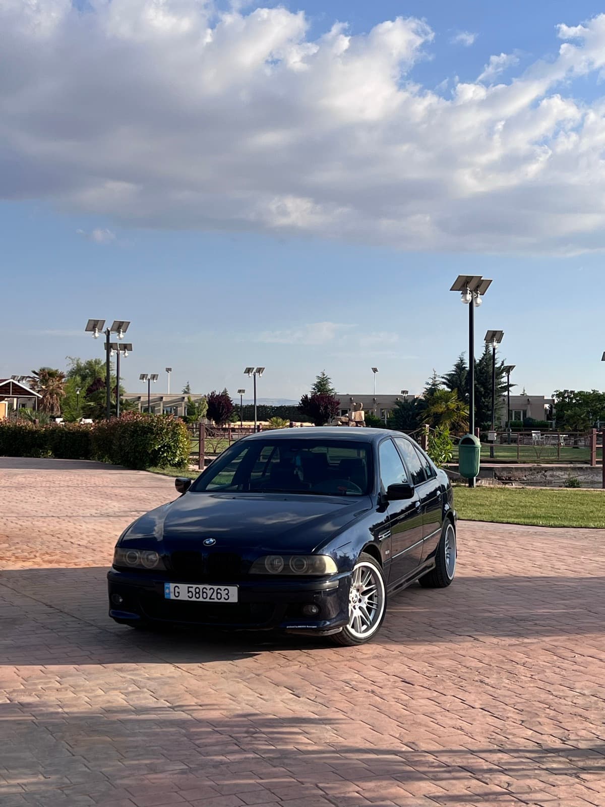 BMW 528i