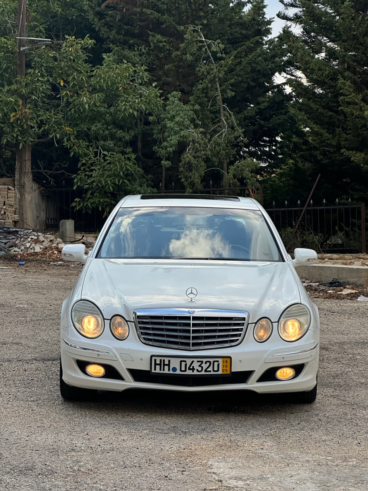 Mercedes-Benz E200