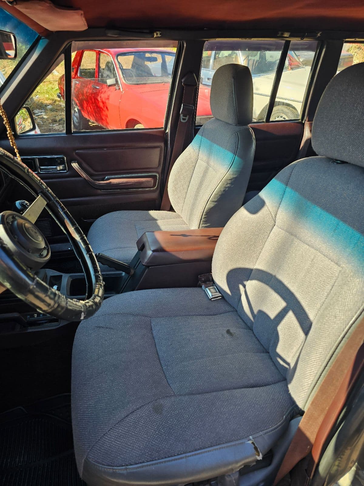 Cherokee XJ seats